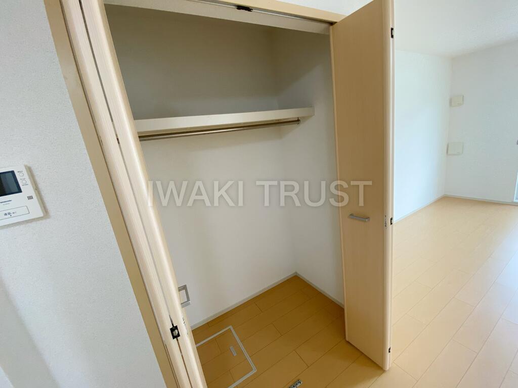 収納　※同型タイプの参考写真