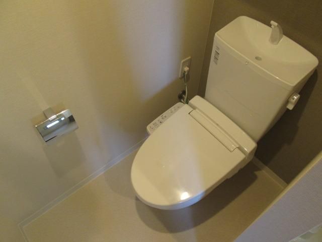 トイレ　★温水洗浄機能付き★