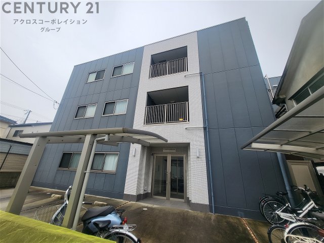 建物外観　オートロックで外部の人間が簡単に出入りできないため安心です。