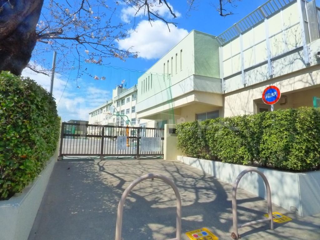 小学校　江戸川区立下鎌田東小学校（小学校）まで360m