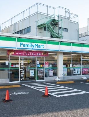 コンビニ　ファミリーマート小豆沢一丁目店（コンビニ）まで150m
