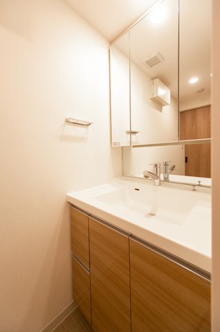 洗面設備　※写真は同タイプ住戸です。