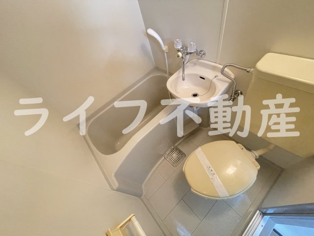 バス・シャワールーム　コンパクトで使いやすいお風呂です
