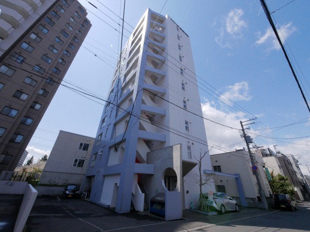 建物外観　東豊線「学園前」駅より徒歩７分の好立地物件です♪