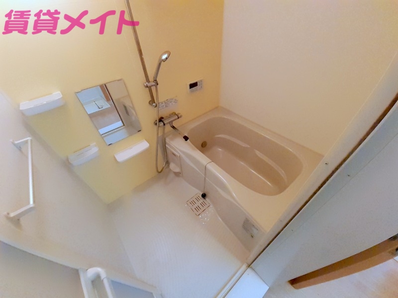 バス・シャワールーム　別部屋反転写真です