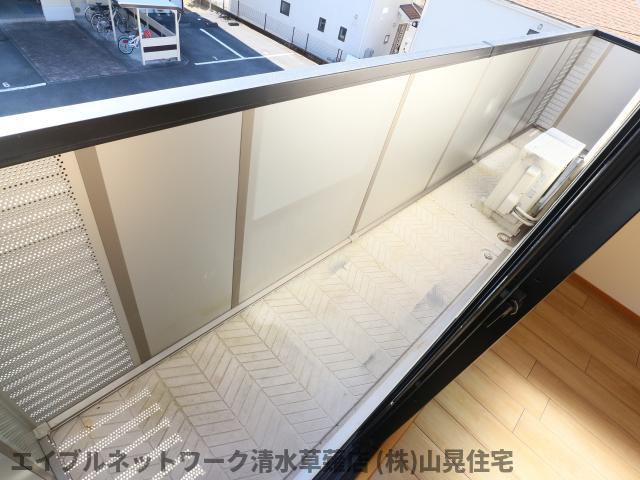 バルコニー　バルコニーからの眺めを楽しみながら食事をしませんか
