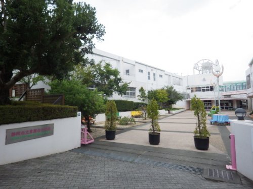 小学校　静岡市立東源台小学校（小学校）まで967m