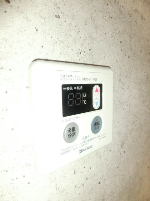 その他設備　サニーフラット三ツ沢　給湯パネル