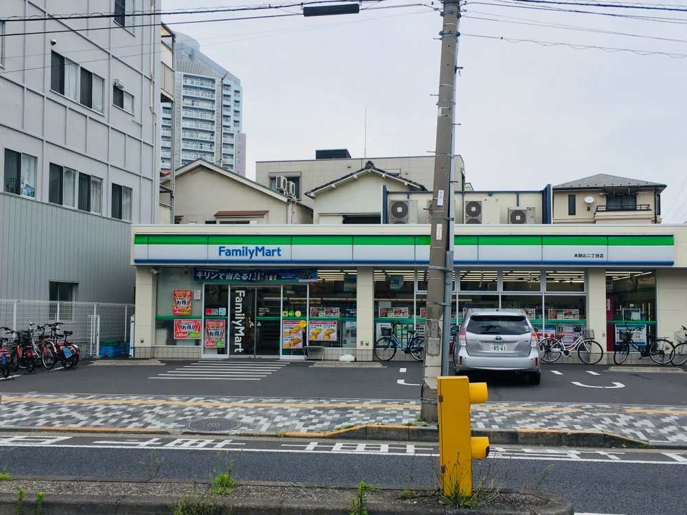 コンビニ　ファミリーマート 本駒込二丁目店（コンビニ）まで122m