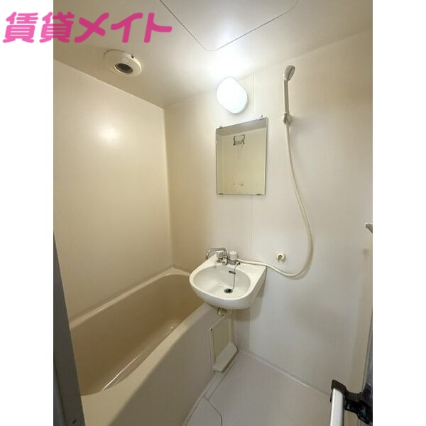 バス・シャワールーム　別部屋画像参考