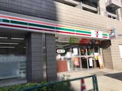 コンビニ　セブンイレブン荒川三ノ輪駅西店（コンビニ）まで103m
