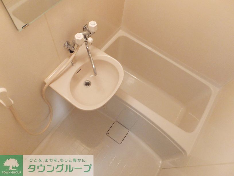 バス・シャワールーム　トイレと別なのでゆったり気分でバスタイム