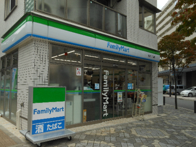 コンビニ　ファミリーマート芝浦二丁目店（コンビニ）まで358m