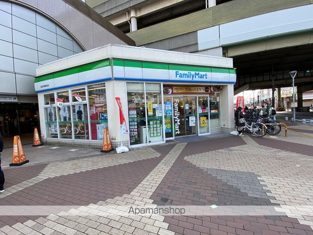 コンビニ　ファミリーマート（コンビニ）まで311m