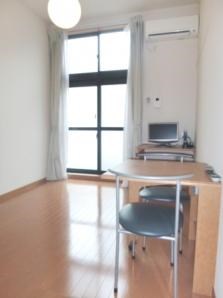 居室・リビング　家具家電付きのお部屋です。