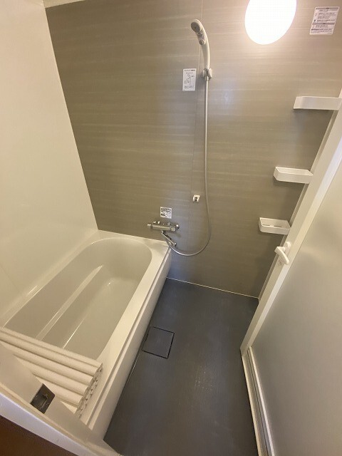 バス・シャワールーム　※別室同じ間取りの写真。現況を優先します。