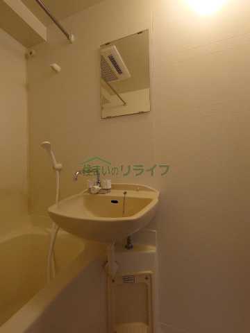 洗面設備　別間取り参考写真です。家具荷電は付いておりません。