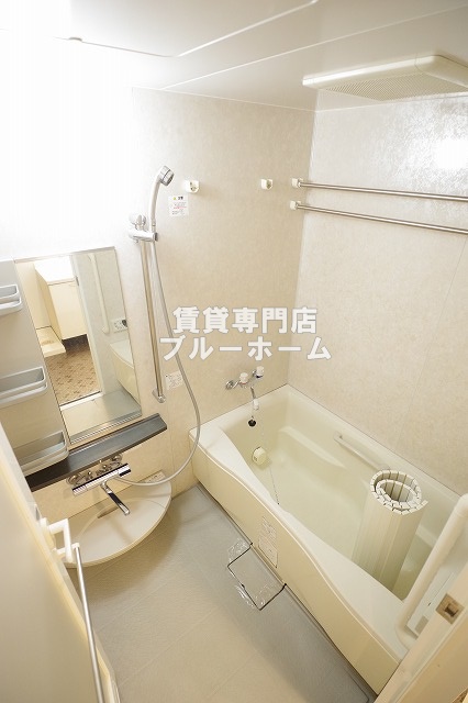 バス・シャワールーム　浴室乾燥機付きのお風呂！