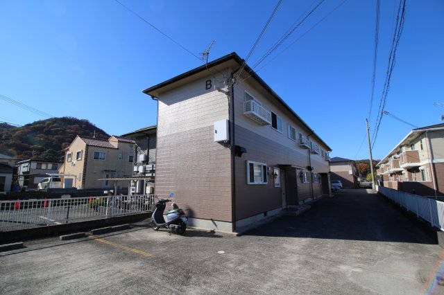 シャンテ山津屋B