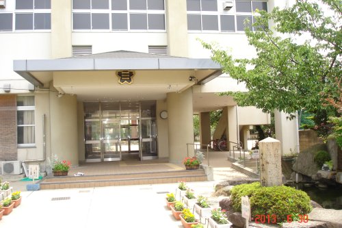 中学校　大阪市立三国中学校（中学校）まで1129m