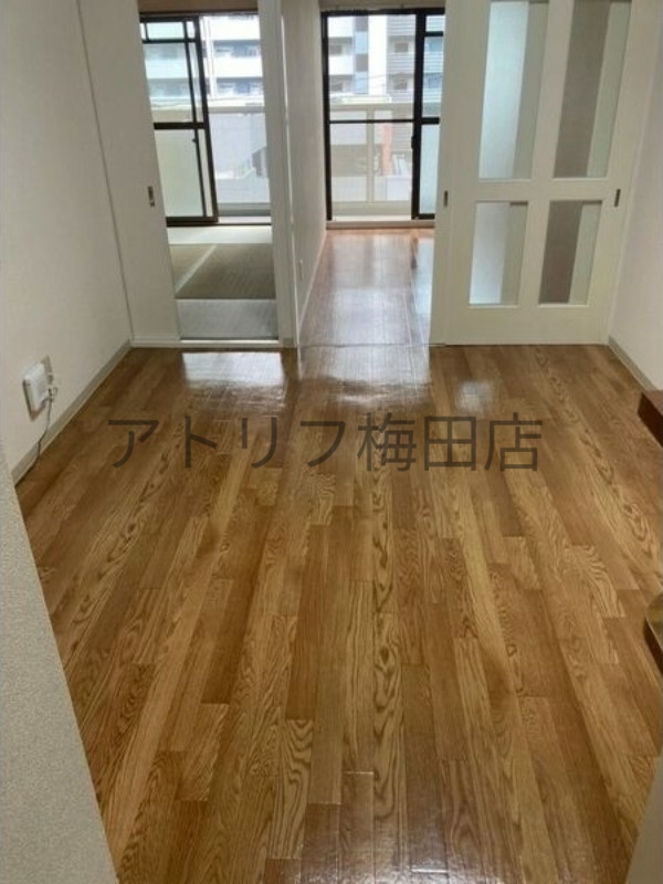 地下鉄御堂筋線 新大阪駅 徒歩10分 10階建 築33年の居間写真