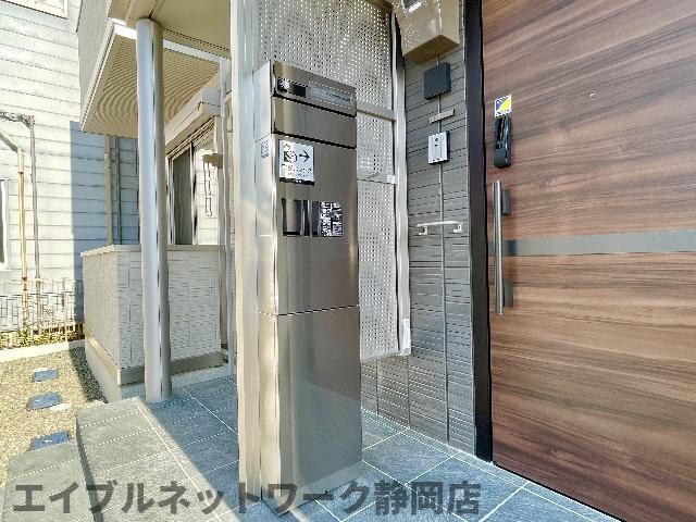 VERITE東静岡の玄関写真