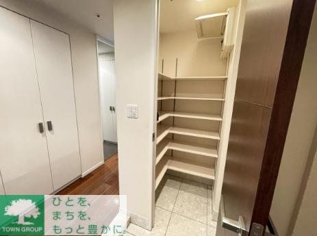 グレンパーク駒場 WEST棟の玄関写真