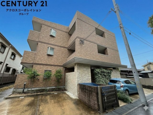 建物外観　オートロックで外部の人間が簡単に出入りできないため安心です。