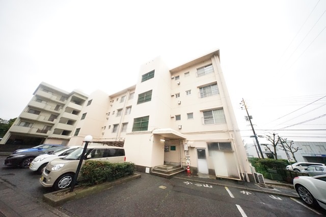ＪＲ山陽本線 新下関駅 バス乗車時間：5分 最寄りバス停で下車 徒歩3分 築52年