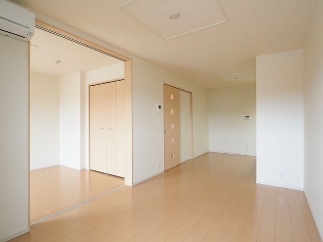 サニーブライトファミリーズの居間写真