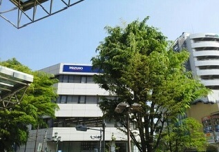 銀行　みずほ銀行（銀行）まで1090m