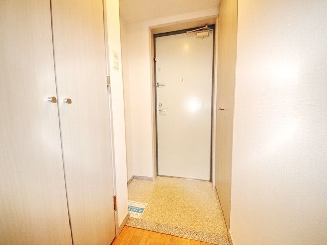 玄関　同物件別部屋写真