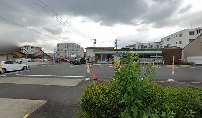 コンビニ　ファミリーマート 上名古屋四丁目店（コンビニ）まで359m