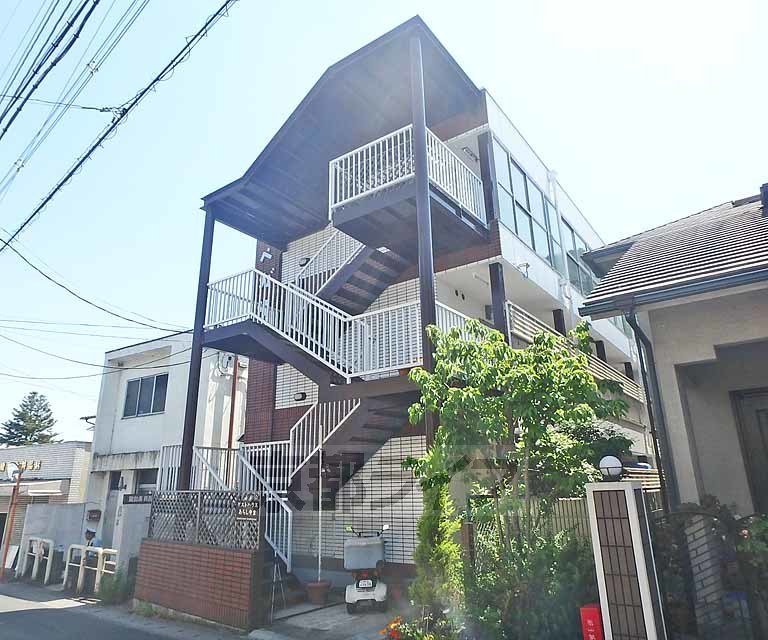 京都市西京区嵐山中尾下町のマンションの建物外観