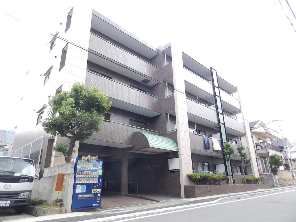 建物外観　綺麗なタイル貼り