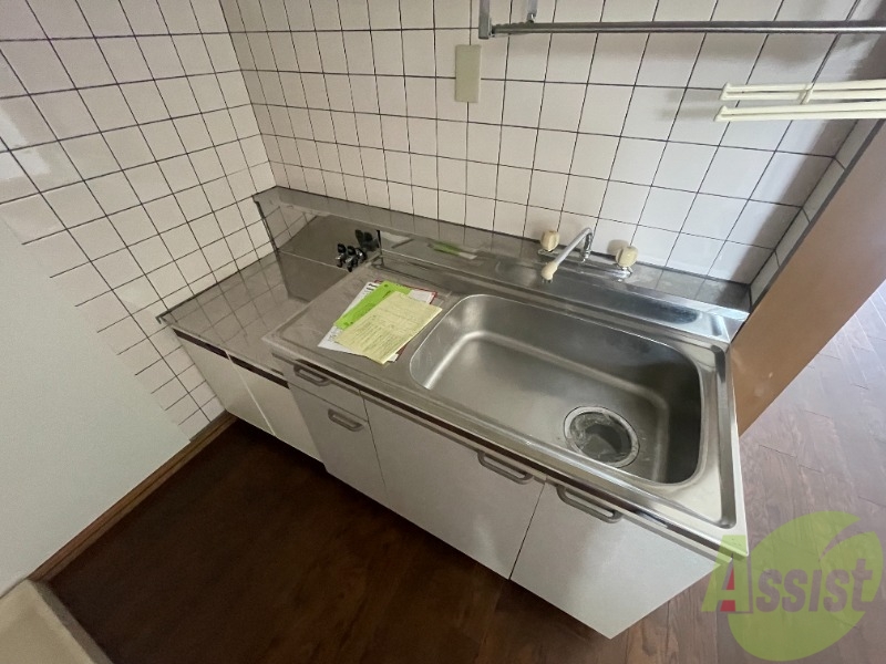 キッチン　キッチンはこちらです。調理スペースもあって嬉しいです。