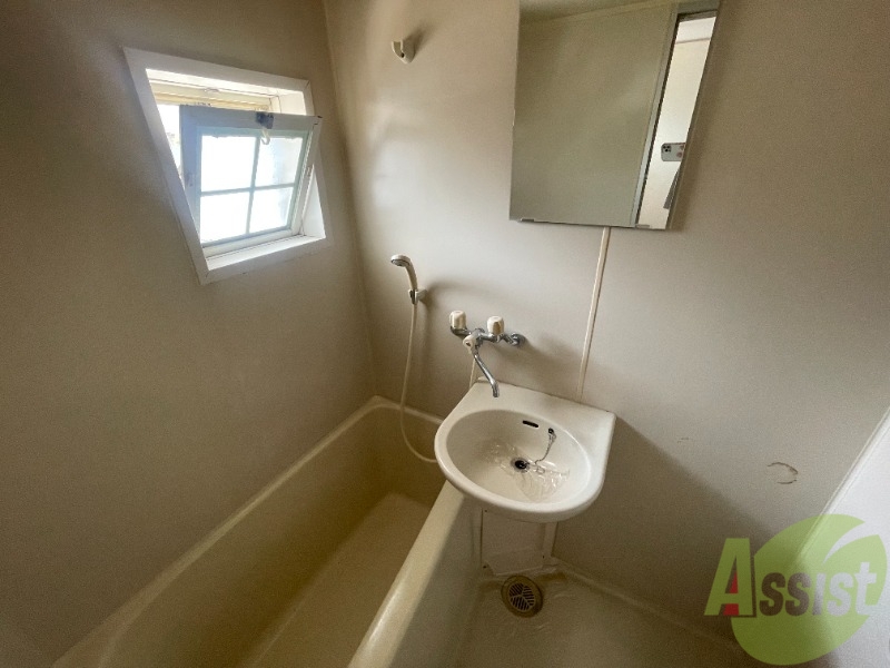 バス・シャワールーム　バスルームは一日の疲れを癒す大切な場所です。