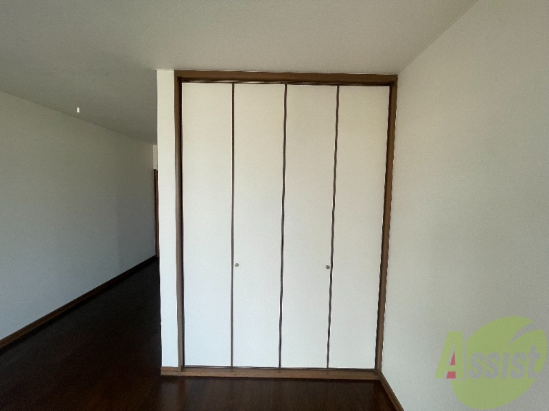 収納　収納はこちら、日用品を入れてもよさそうです。