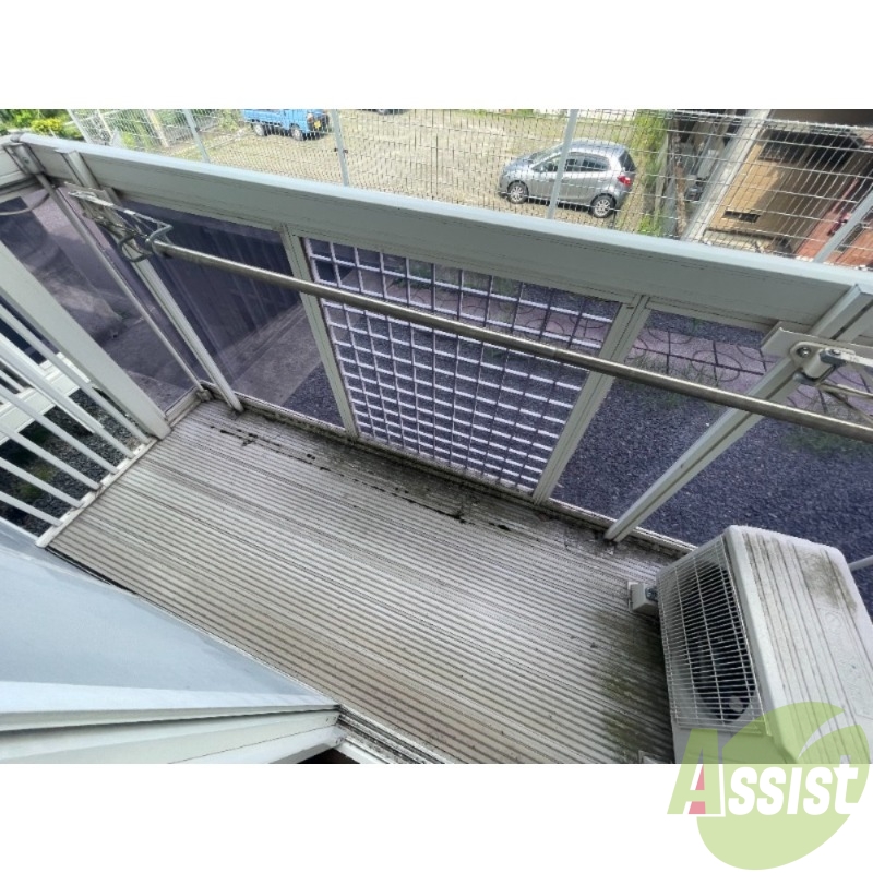 バルコニー　バルコニーは広々としていて椅子や机も置けそうです。