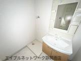 洗面設備　明るい洗面所です
