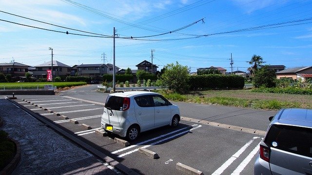 【カーサ・プラシードＡの駐車場】