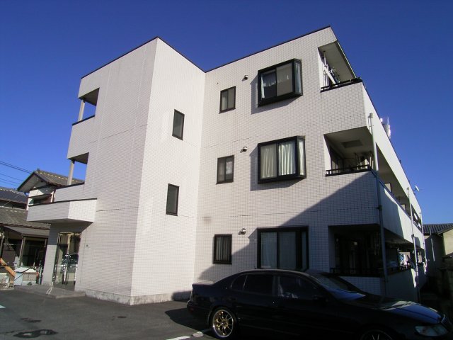 東松山市神明町のマンションの建物外観