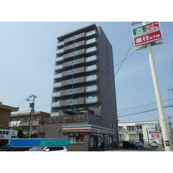 札幌市北区新琴似七条のマンションの建物外観