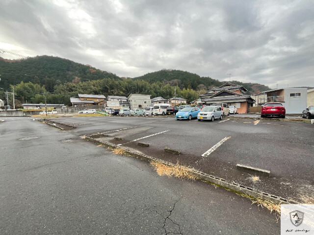 【多治見市平和町のマンションの駐車場】