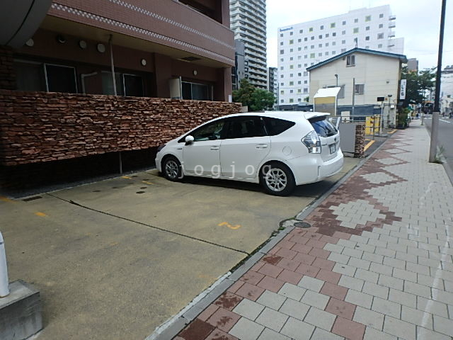 【札幌市中央区南二条西のマンションの駐車場】