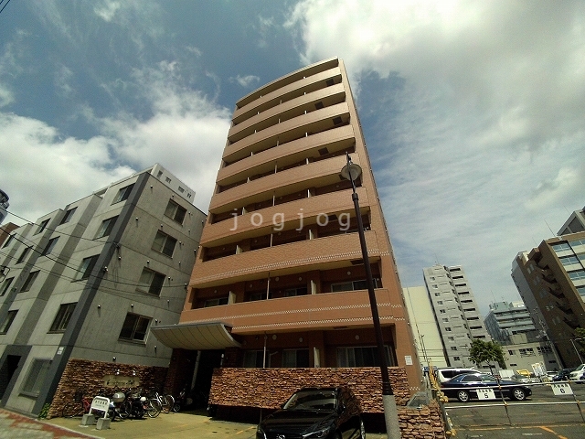 【札幌市中央区南二条西のマンションの建物外観】