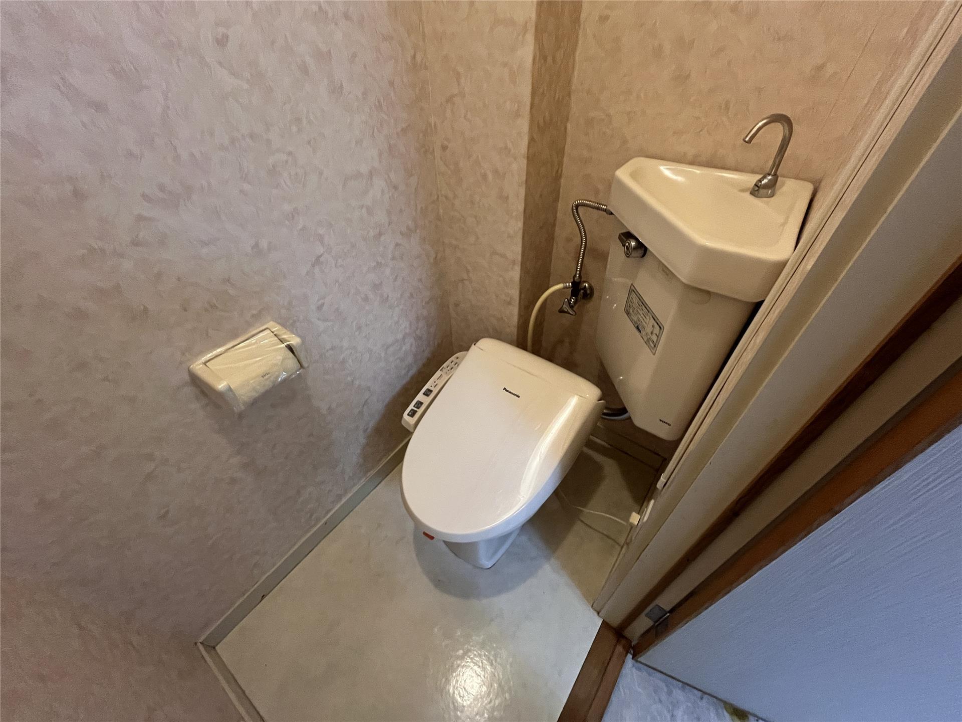 トイレ　温水洗浄便座