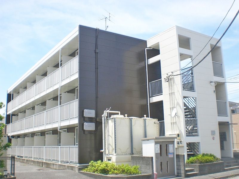 越谷市東大沢のマンションの建物外観