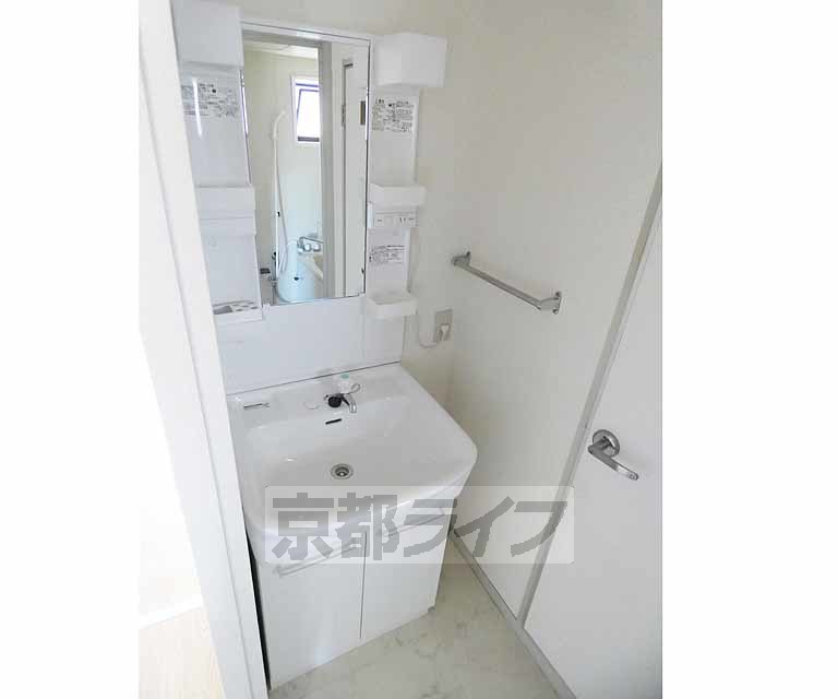 洗面設備　嬉しい独立洗面台になります。