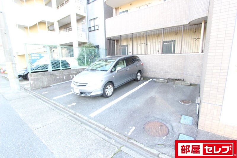 【ハピネス公園前の駐車場】